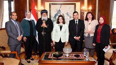 وزيرة الهجرة تبحث مع أسقف عام الكنيسة القبطية الأرثوذكسية في أفريقيا سبل التعاون
