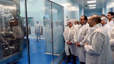 رئيس الوزراء يتفقد مصنع شركة 