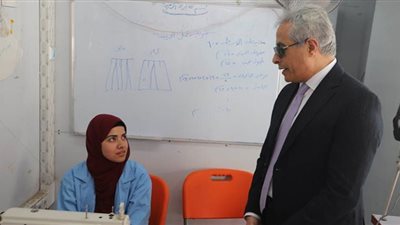 تفقد وزير القوى العاملة ونائب محافظ البحيرة وحدات التدريب المتنقلة