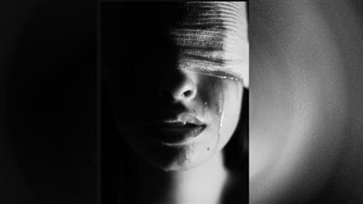 الحب الأعمى يتحدى الرصاص