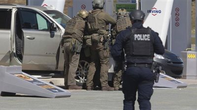 شاب ينهي حياة ضابطي شرطة ويرحل عن الدنيا