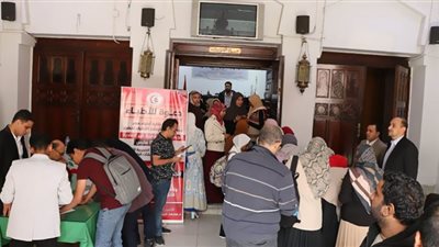 توافد الأطباء لحضور الجمعية العمومية بمقر دار الحكمة