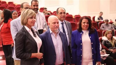 سفير الأرجنتين يفتتح معرض 