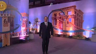 لحظة دخول السيسي استاد القاهرة لحضور احتفالية كتف في كتف.. شاهد