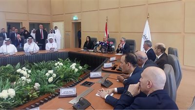 الوزير يشهد توقيع عددًا من العقود المهمة في مجال النقل البحري والموانئ البحرية