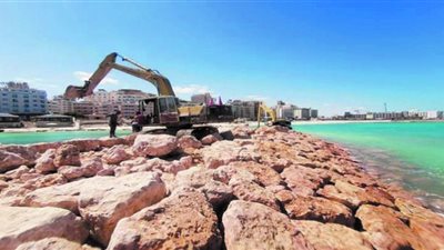إنقاذ شاطئ الأُبيِّض من النحر بأحجار عمودية