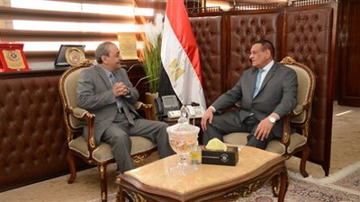 آمنة يتابع مع محافظ الإسماعيلية ملف المشروعات المتعثرة واستعدادات شهر رمضان