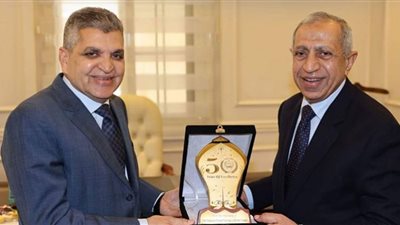 رئيس هيئة قناة السويس يبحث مع رئيس الأكاديمية العربية سبل التعاون المشترك