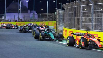 المكسيكي سيرجيو يفوز بسباق جائزة السعودية الكبرى للسيارات