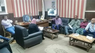 رئيس محلي قوص يعقد اجتماعًا لمناقشة معدلات التنفيذ بالخطة الاستثمارية