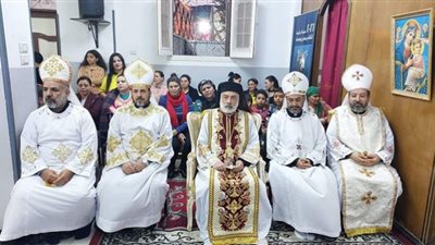 الأنبا باسيليوس يواصل دوره الرعوي في خدمة الكاثوليك بالمنيا (شاهد)