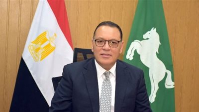 محافظ الشرقية يُهنئ الأمهات والآباء المثاليين بالديوان العام