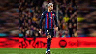 برشلونة يٌعلن إصابة أراوخو عقب كلاسيكو الأرض