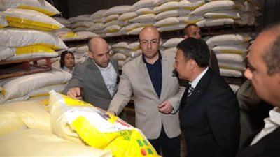 محافظ بني سويف يفتتح توسعات و خطوط إنتاج جديدة بمصانع كوم أبوراضي