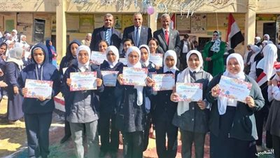 تكريم الطالبات المتفوقات دراسياً بـ إعدادية المنشاه