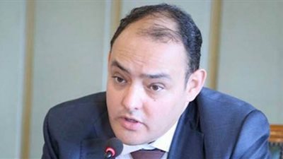 نقل 14 موظفا بوزارة التجارة إلى درجة مستشار