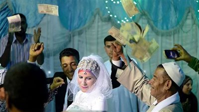 نقيب المأذونين يحسم جدل زيادة رسوم الزواج.. فيديو