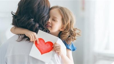 أدعية مستحبة للأم بالسعادة في عيدها