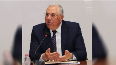 وزير الزراعة يلتقي بأعضاء وحدة متابعة وتنفيذ مشروع التجمعات التنموية الزراعية بسيناء