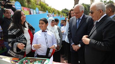 وزير التعليم يجرى حوارًا وديًا مع طلاب المدارس ذوي الهمم