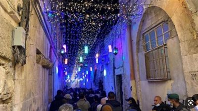 الاحتلال يقتحم حي باب حطة في القدس ويزيل زينة رمضان