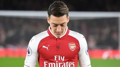 الجماهير تودع أوزيل: أفضل صانع العاب في التاريخ