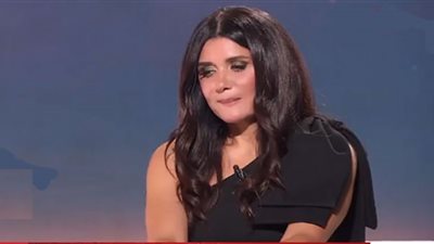 غادة عادل تبكي على الهواء (فيديو)