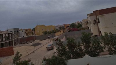 غيوم في سماء الغردقة ودرجة الحرارة العظمى 28 درجة مئوية