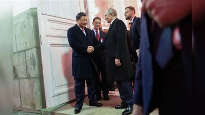 حديث بين بوتين والرئيس الصيني يلفت أنظار العالم ( فيديو )