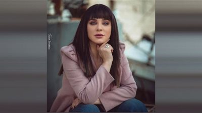 سلاف فواخرجي تستقبل رمضان بالزي الكردي الراقي.. صور