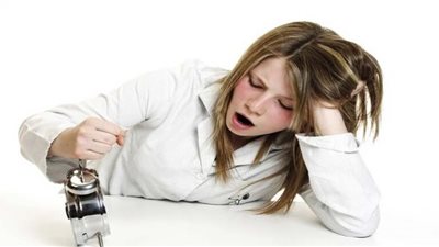 طبيبة تكشف أسباب النعاس في النهار