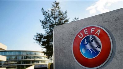 يويفا يٌحقق مع برشلونة في أزمة 