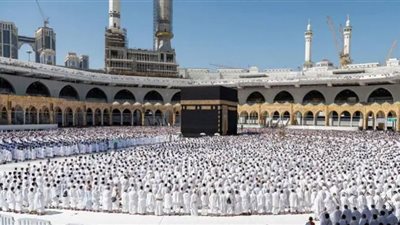 صور صلاة أول جمعة في رمضان من المسجد الحرام والمسجد النبوي