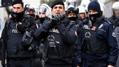 الشرطة الأوكرانية تقتحم كنيسة وتعتدي على كاهن
