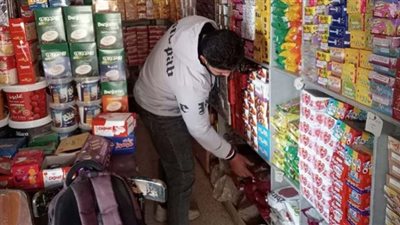 إعدام طن مواد غذائية متنوعة في حملة تفتيشية مكبرة بالدقهلية
