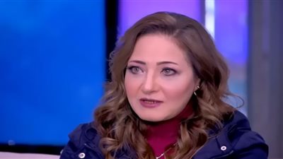 عنبر عن تقديمها تنازلات للتمثيل: أنا زي القطط اللي يقرب مني أهبشه (فيديو)