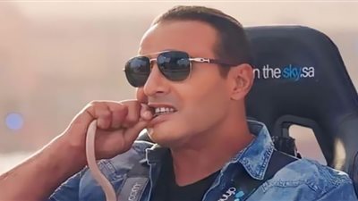 أحمد السقا يأكل الثعبان ورامز جلال مندهش