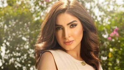مسلسل ستهم.. روجينا تدفن شعرها مع زوجها وترتدي ثوب الرجال