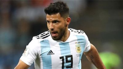 أجويرو متفائل بعودة ميسي إلى برشلونة الإسباني