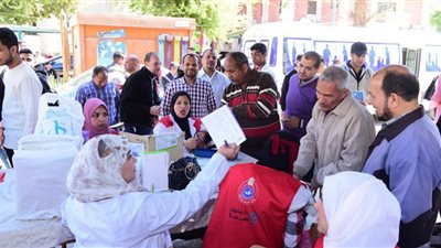 الكشف علي 376 من منسوبي جامعة سوهاج في اليوم العالمي لطب الأسنان