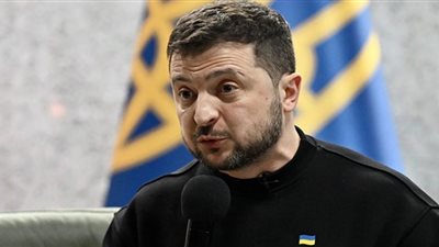 مستشار أوكراني سابق يتهم زيلينسكي باستغلال مواطنيه