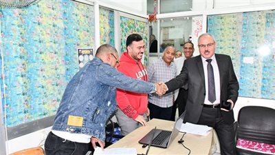 رئيس جامعة القناة يهنئ العاملين بحلول شهر رمضان الكريم