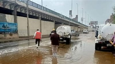 استمرار سحب تجمعات مياه الأمطار من شوارع بني سويف