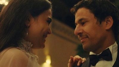 أسماء جلال تتألق بفستان الزفاف في 