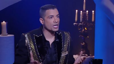 شاكوش يكشف سر سجدة زوجته بحفل زفافهما ..كانت بتحلم بيا (فيديو)