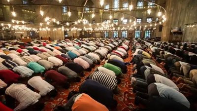 الإفتاء توضح حكم ترك العمل لأداء التراويح