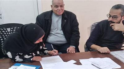 القوى العاملة تسلم عقود عمل لذوي الهمم بالسويس