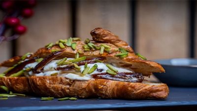 حلويات رمضان| حضري كرواسون بالتمر والقشطة وتمتعي بمذاق لذيذ