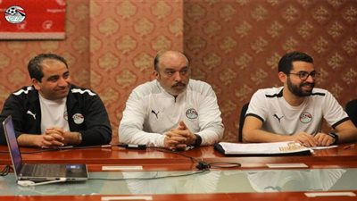 منتخب مصر بالقميص الأبيض و مالاوي بالأحمر في مباراة الغد