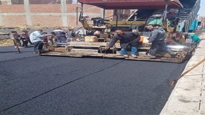 محافظ بني سويف يتابع تنفيذ خطة رصف الطرق والشوارع